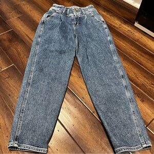 Hollister ultra high rise 80’s moms Blue Jeans